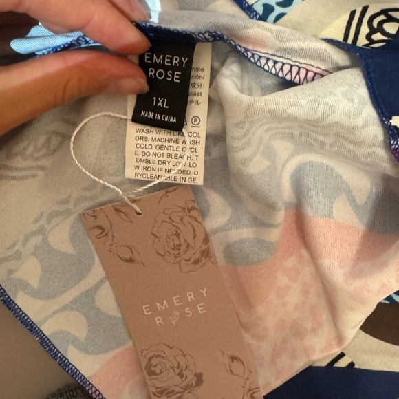 NWT Emery Rose Colorful Geometric Print High-Low Blouse 1XL - Picture 6 of 7